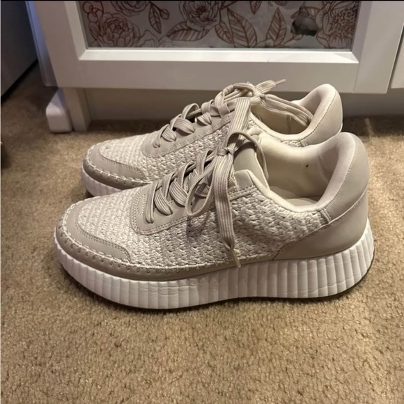 Dolce Vita Cream Platform Sneakers - Picture 3 of 7